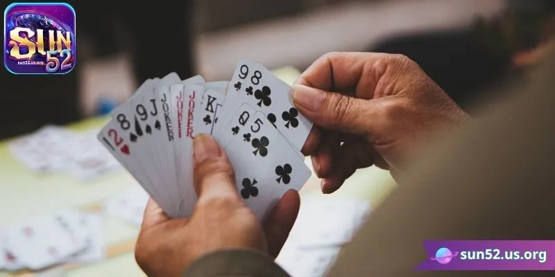 Giữ lại các lá mạnh để dễ thắng ở những chặng cuối